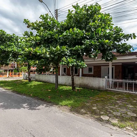 Memora Guesthouse Pontal do Paraná - Casa inteira ou Quartos a duas quadras da praia e próxima a Ilha do Mel-2